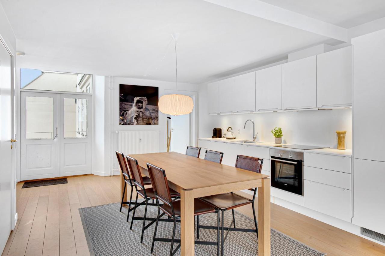 Sanders Monarch - Charming One-Bedroom Apartment With Two Balconies Копенгаген Екстер'єр фото
